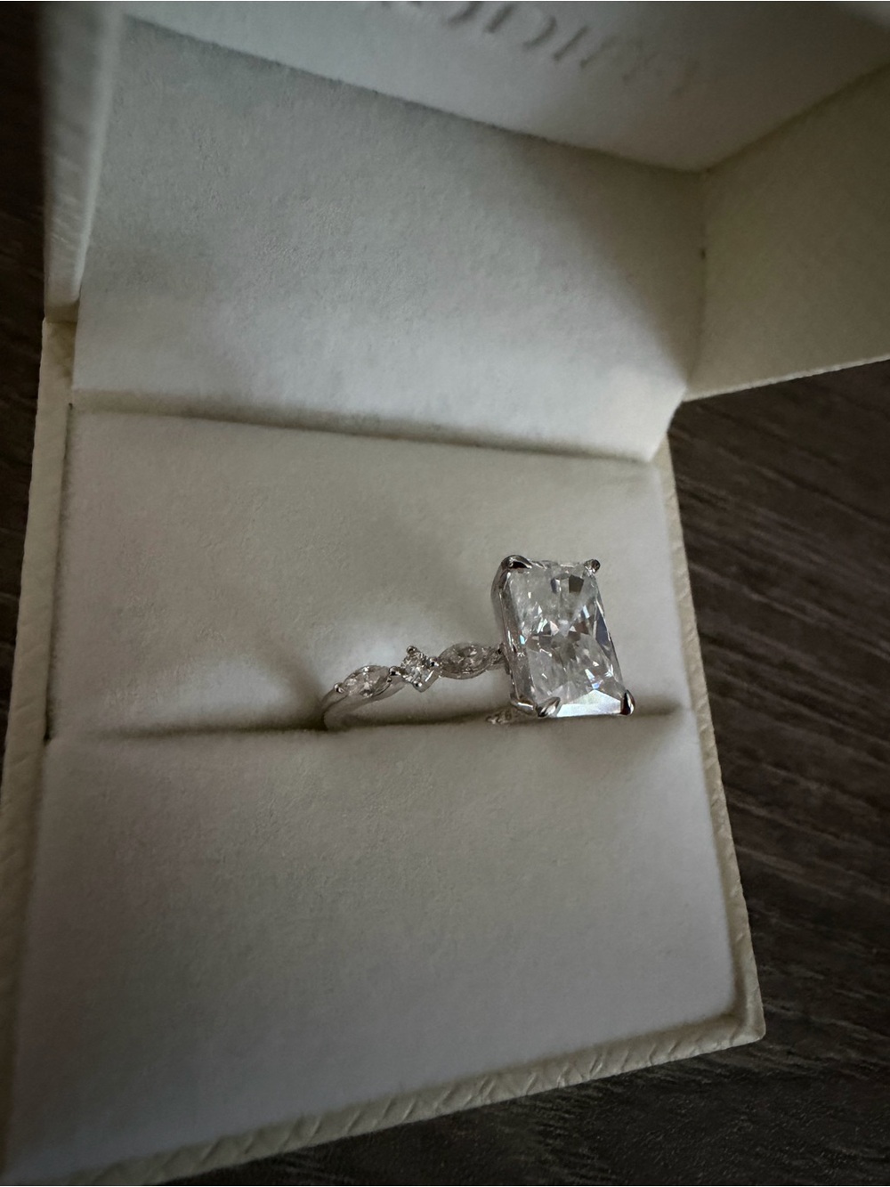 3.5 carat Radiant Cut Moissanite Ring 18k white gold plated, size 6 - Picture 3 of 7